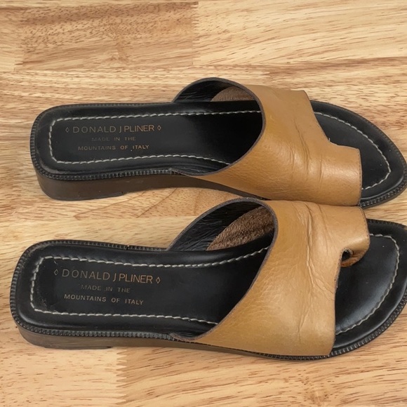 DONALD J PLINER tan leather sandals - Picture 5 of 16
